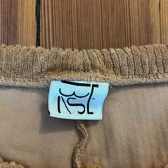 Baserange comfy shorts, size M. - Picture 2 of 4